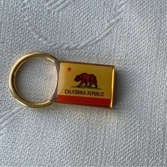 California Republic Keychain - Picture 2 of 4